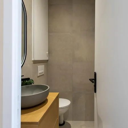 #52 Etoile ,central, Balcony, Ac-5 Min P Massena * نيس