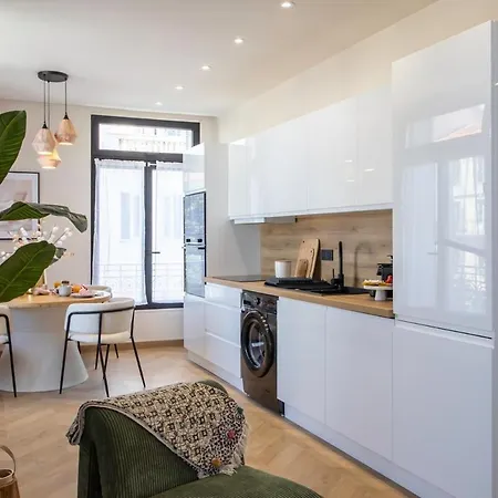 #52 Etoile ,central, Balcony, Ac-5 Min P Massena