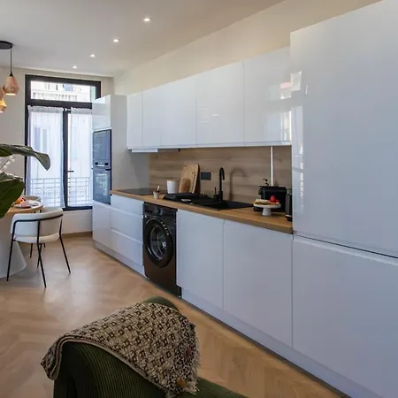 #52 Etoile ,central, Balcony, Ac-5 Min P Massena *